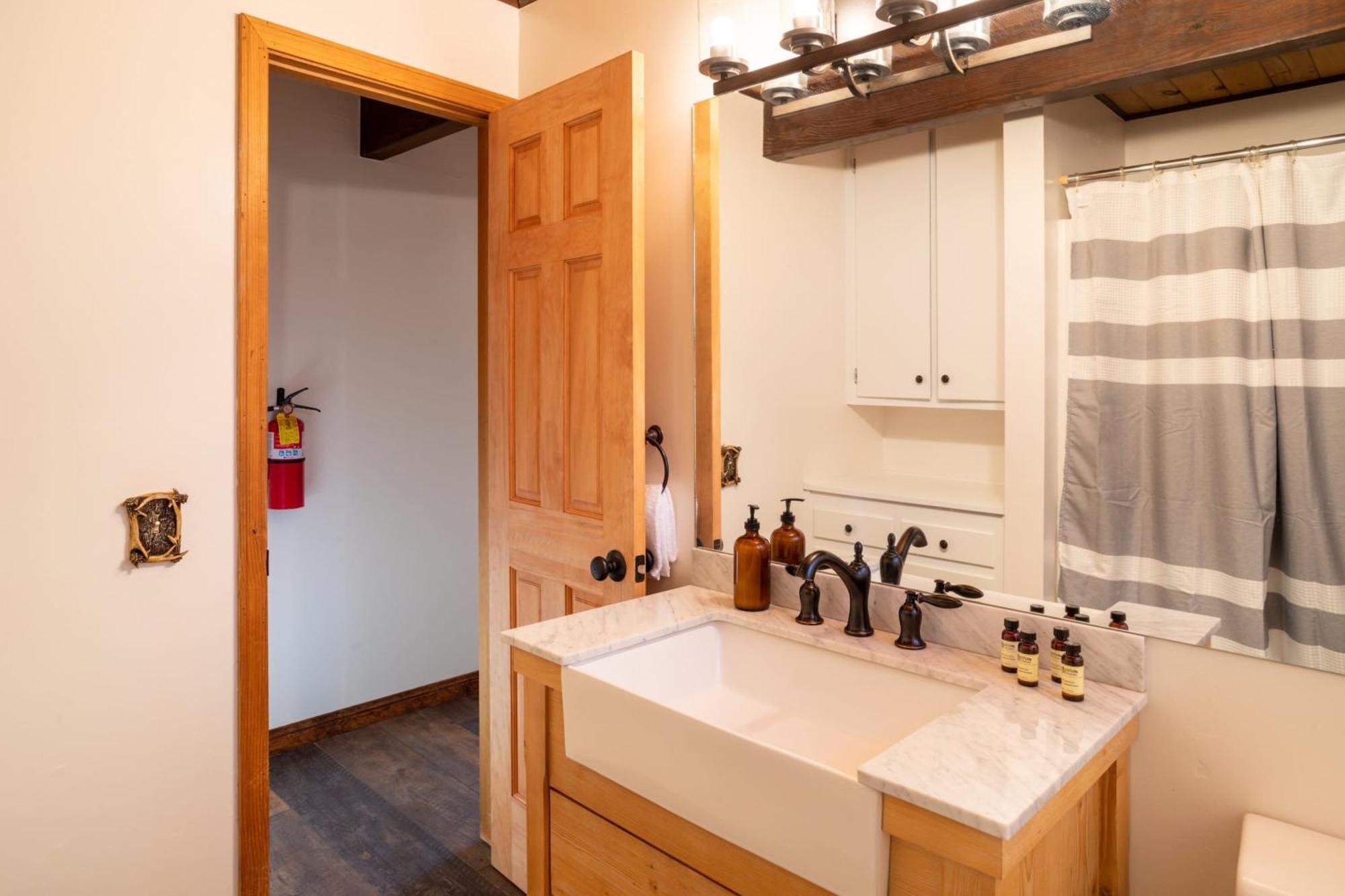 Bear'S Lair By Avantstay 3Mins From Bear Mountain Ski Resort بيغ بير لاكي، سان بيرناردينو، كاليفورنيا المظهر الخارجي الصورة