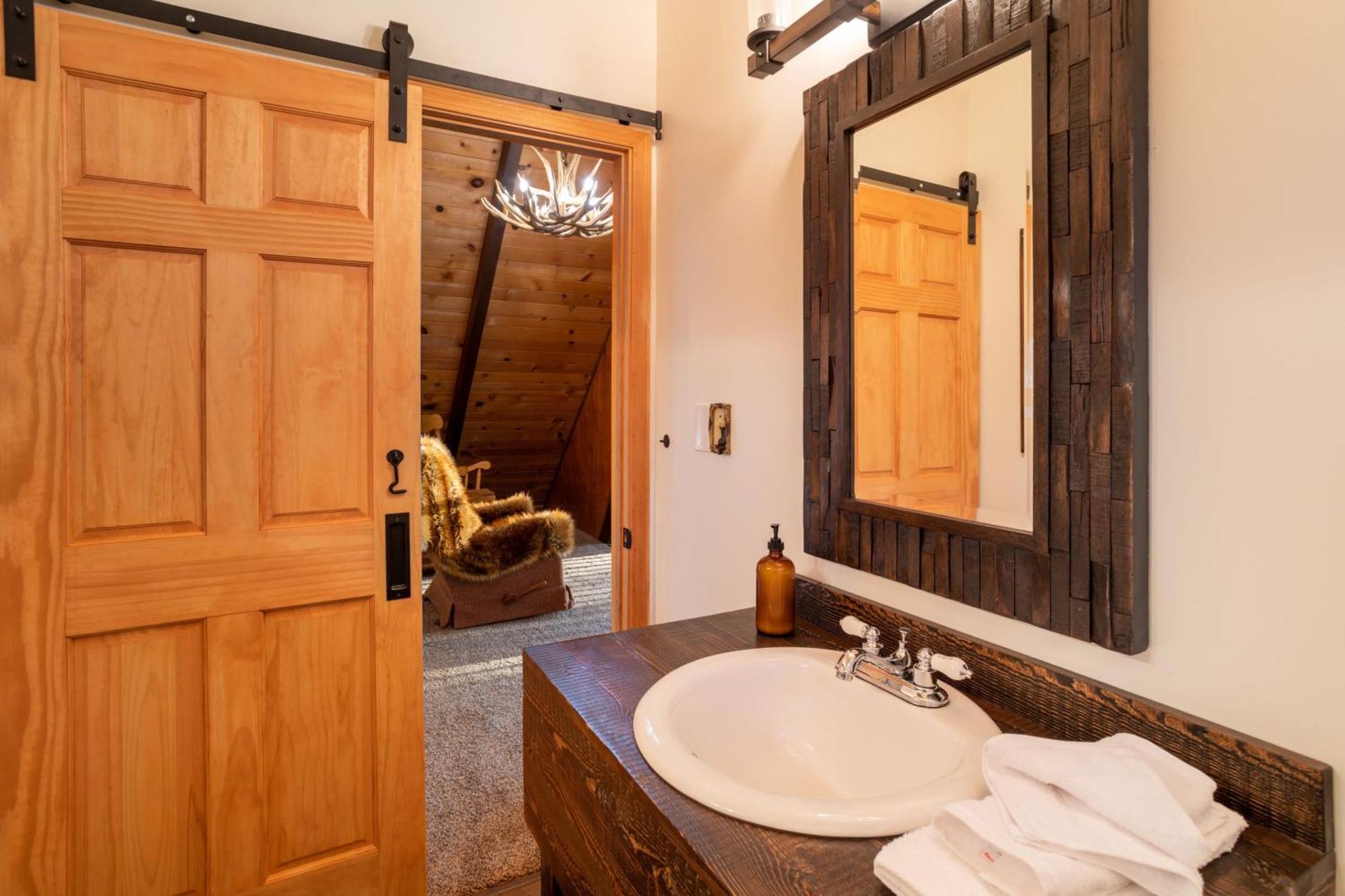 Bear'S Lair By Avantstay 3Mins From Bear Mountain Ski Resort بيغ بير لاكي، سان بيرناردينو، كاليفورنيا المظهر الخارجي الصورة